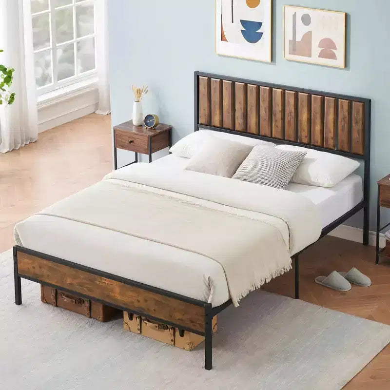 Struttura letto a piattaforma matrimoniale con testiera e pediera in legno