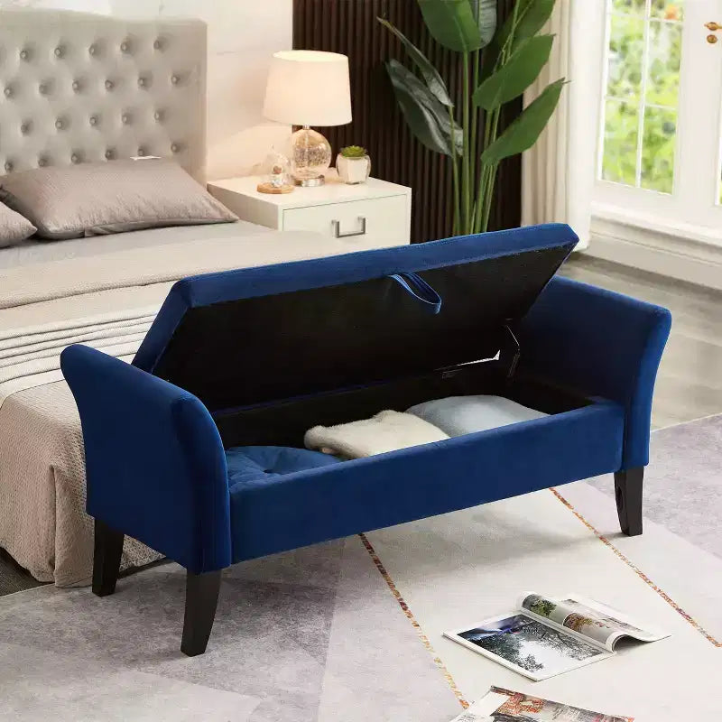 Panca contenitore in velluto da 51,5" con braccioli curvi e pouf trapuntato – Gambe in legno massello
