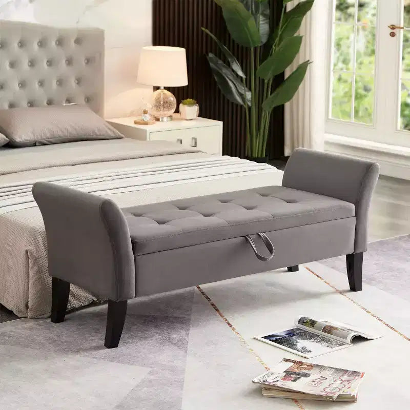 Panca contenitore in velluto da 51,5" con braccioli curvi e pouf trapuntato – Gambe in legno massello