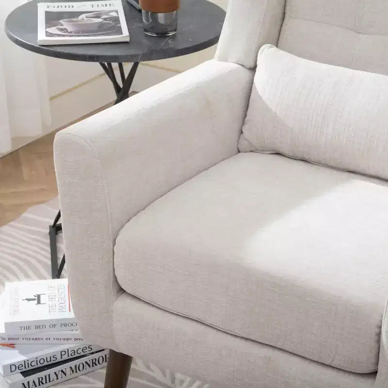 Poltroncina d'accento in ciniglia con cuscino decorativo e gambe affusolate in legno