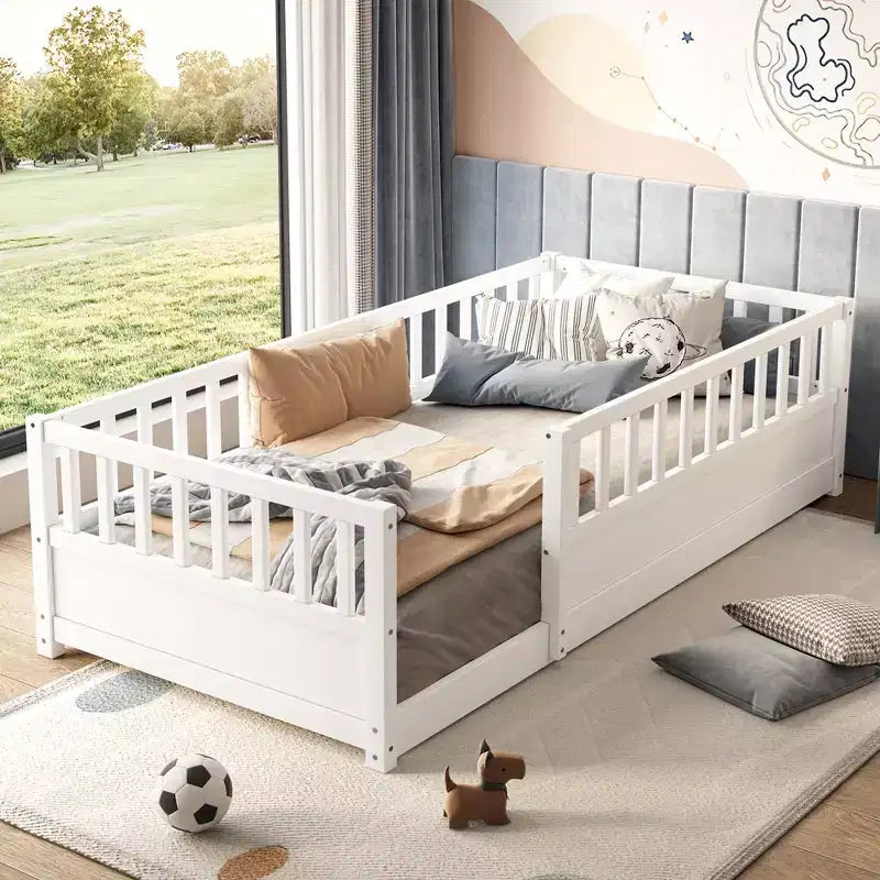 Letto a terra in legno di pino con recinzione di sicurezza